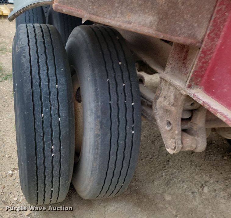 image for item LQ9083 2001 Midland  side dump trailer