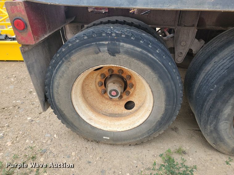 image for item LQ9083 2001 Midland  side dump trailer