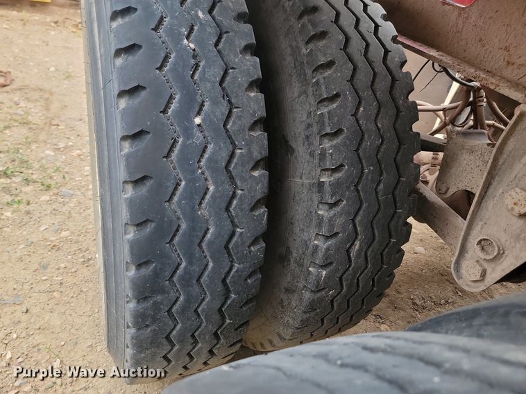 image for item LQ9083 2001 Midland  side dump trailer