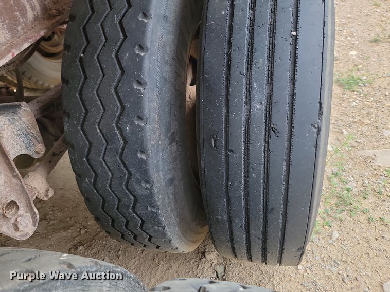 image for item LQ9083 2001 Midland  side dump trailer