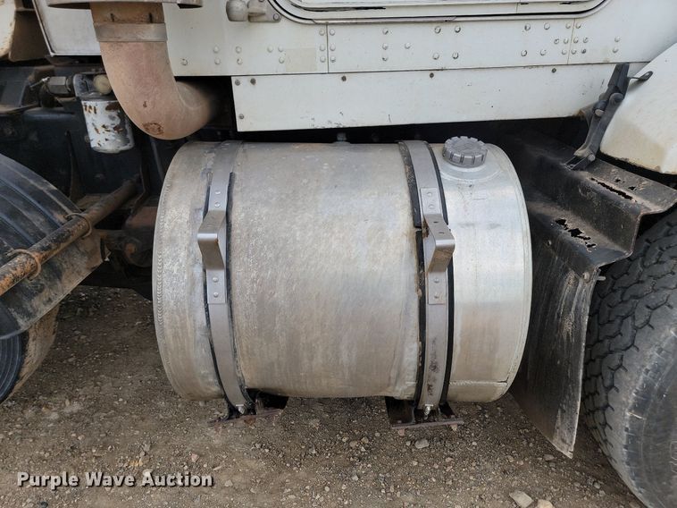 image for item LQ9086 2004 Kenworth T800  dump truck