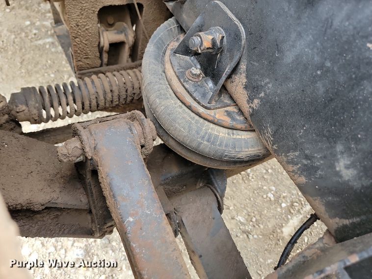 image for item LQ9086 2004 Kenworth T800  dump truck