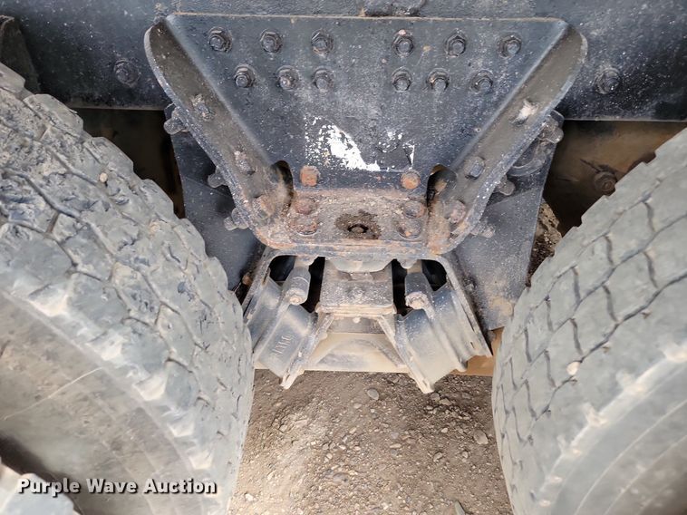 image for item LQ9086 2004 Kenworth T800  dump truck