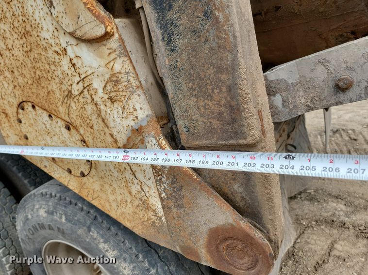 image for item LQ9086 2004 Kenworth T800  dump truck