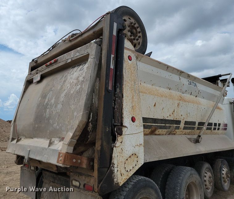 image for item LQ9086 2004 Kenworth T800  dump truck