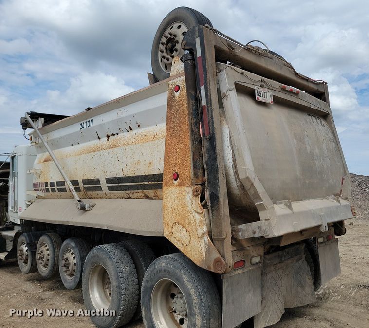 image for item LQ9086 2004 Kenworth T800  dump truck