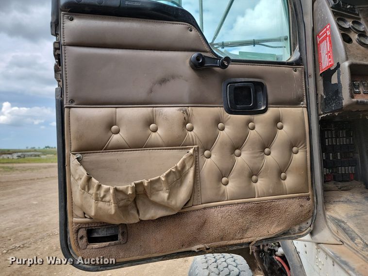 image for item LQ9086 2004 Kenworth T800  dump truck