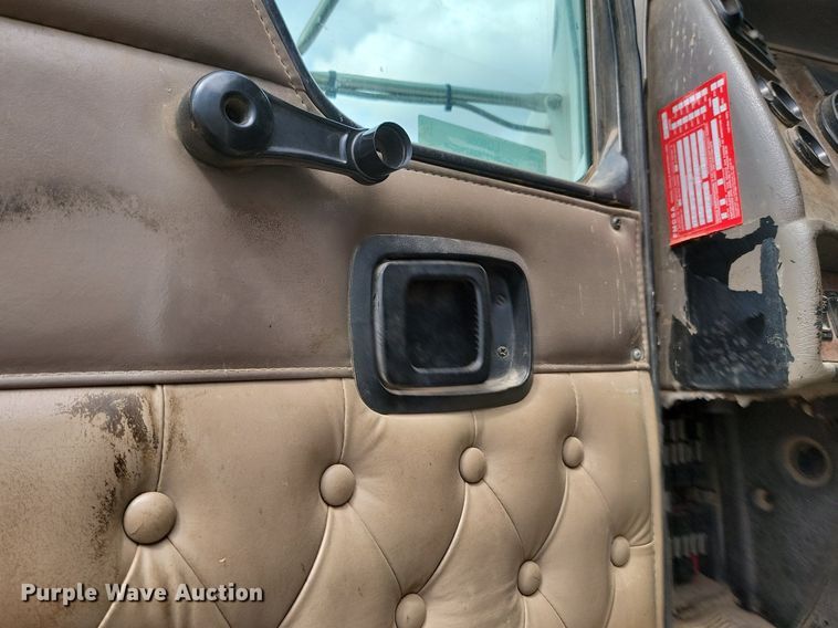 image for item LQ9086 2004 Kenworth T800  dump truck