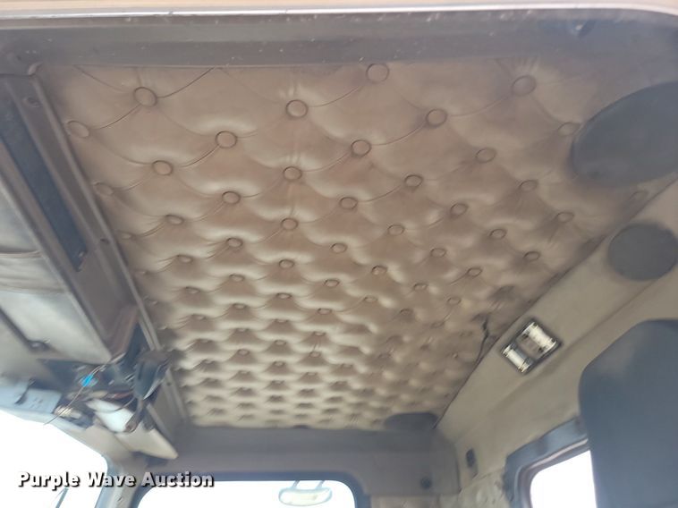 image for item LQ9086 2004 Kenworth T800  dump truck