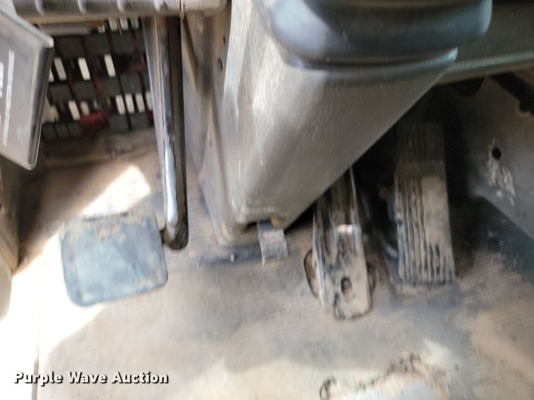 image for item LQ9086 2004 Kenworth T800  dump truck