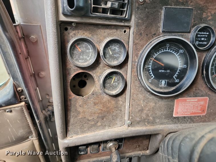 image for item LQ9086 2004 Kenworth T800  dump truck