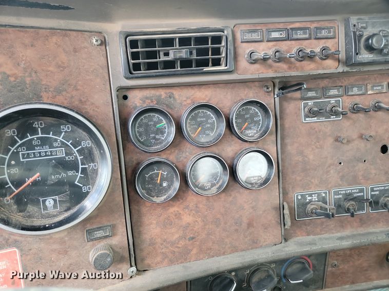 image for item LQ9086 2004 Kenworth T800  dump truck