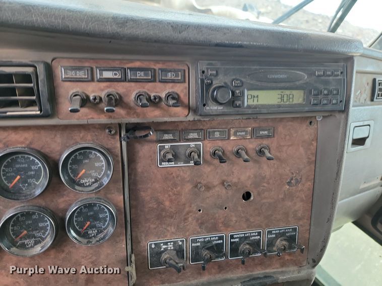 image for item LQ9086 2004 Kenworth T800  dump truck