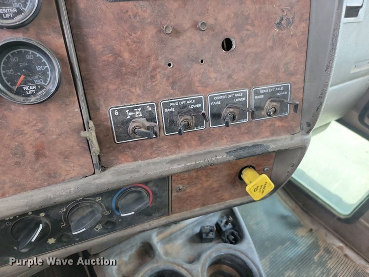 image for item LQ9086 2004 Kenworth T800  dump truck