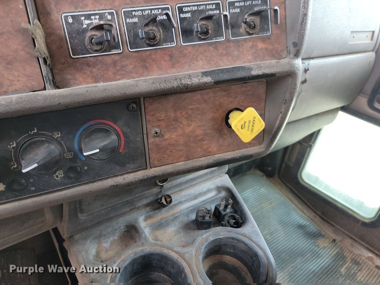 image for item LQ9086 2004 Kenworth T800  dump truck