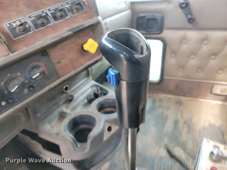 image for item LQ9086 2004 Kenworth T800  dump truck