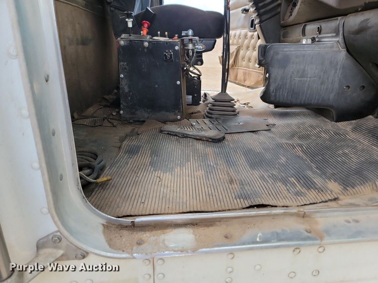 image for item LQ9086 2004 Kenworth T800  dump truck