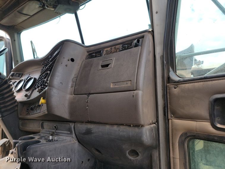 image for item LQ9086 2004 Kenworth T800  dump truck