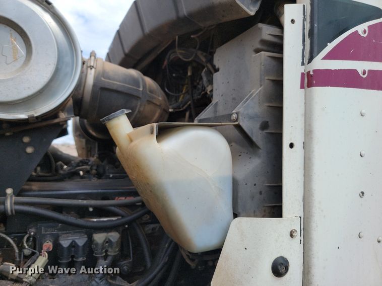 image for item LQ9086 2004 Kenworth T800  dump truck