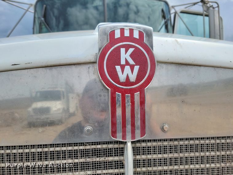 image for item LQ9086 2004 Kenworth T800  dump truck