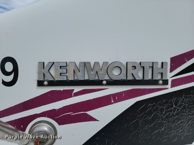 image for item LQ9086 2004 Kenworth T800  dump truck