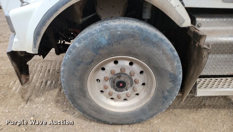 image for item LQ9086 2004 Kenworth T800  dump truck