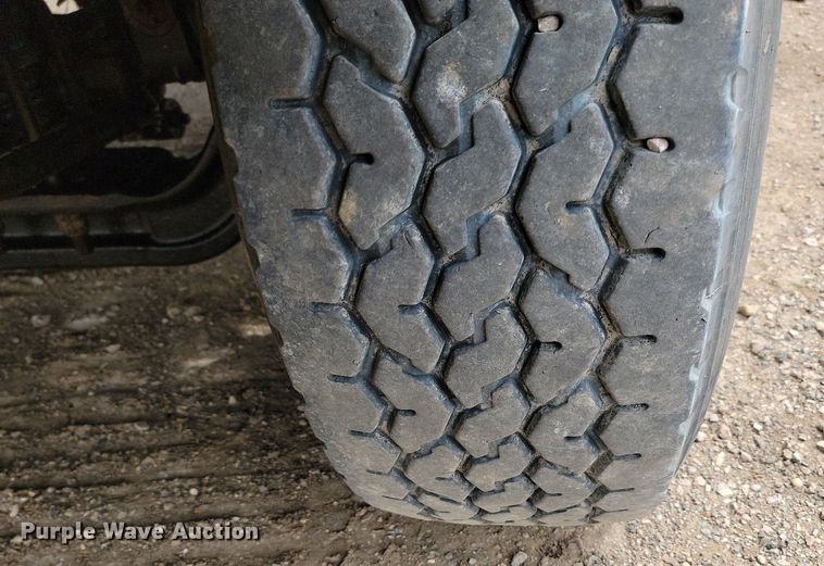 image for item LQ9086 2004 Kenworth T800  dump truck