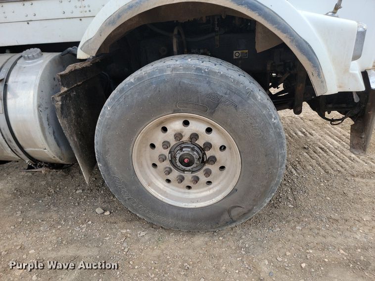 image for item LQ9086 2004 Kenworth T800  dump truck