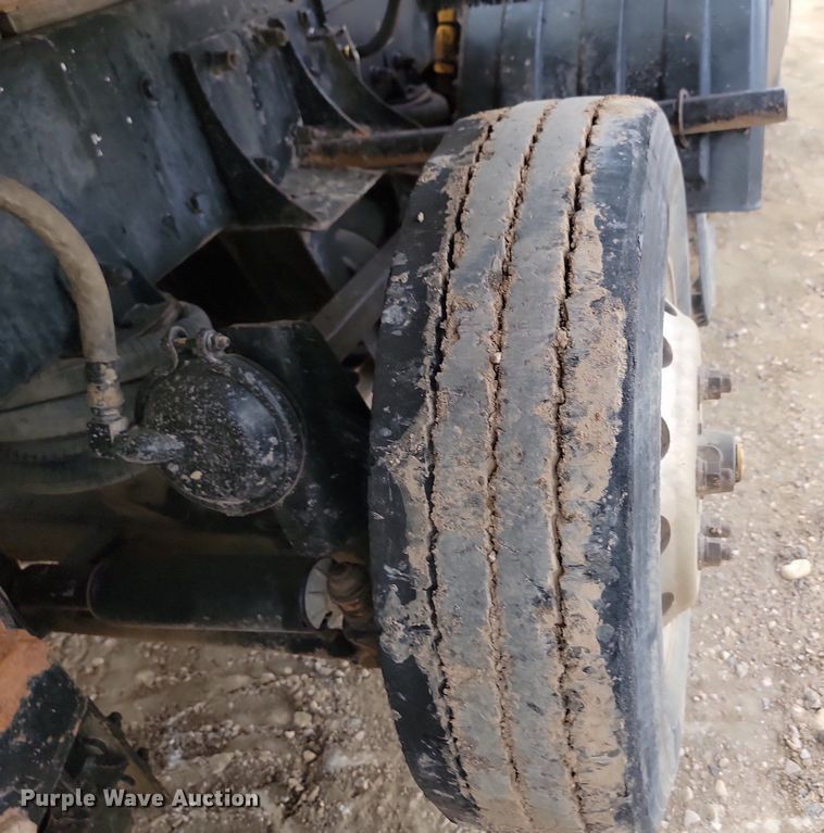 image for item LQ9086 2004 Kenworth T800  dump truck