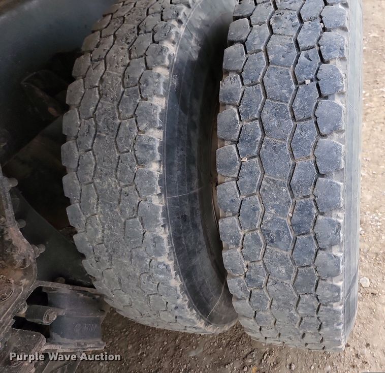 image for item LQ9086 2004 Kenworth T800  dump truck