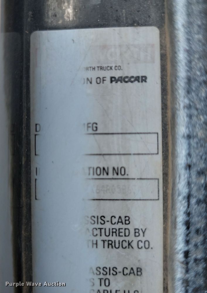 image for item LQ9086 2004 Kenworth T800  dump truck