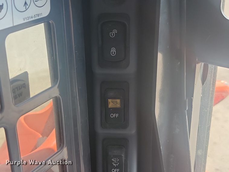 image for item LQ9110 2016 Kubota SSV75  skid steer loader