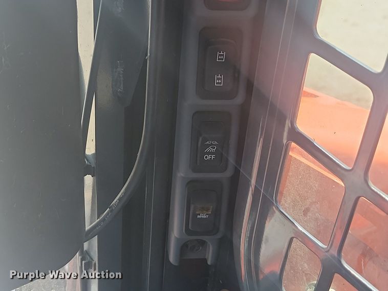 image for item LQ9110 2016 Kubota SSV75  skid steer loader