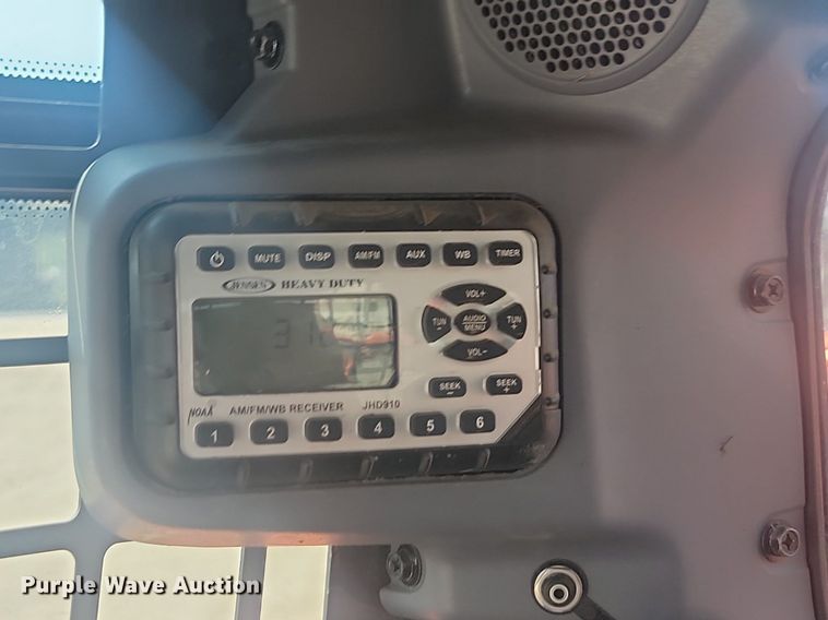 image for item LQ9110 2016 Kubota SSV75  skid steer loader