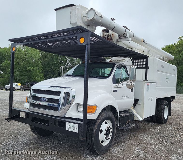 image for item LS9621 2010 Ford F750 Super Duty XL  forestry bucket truck