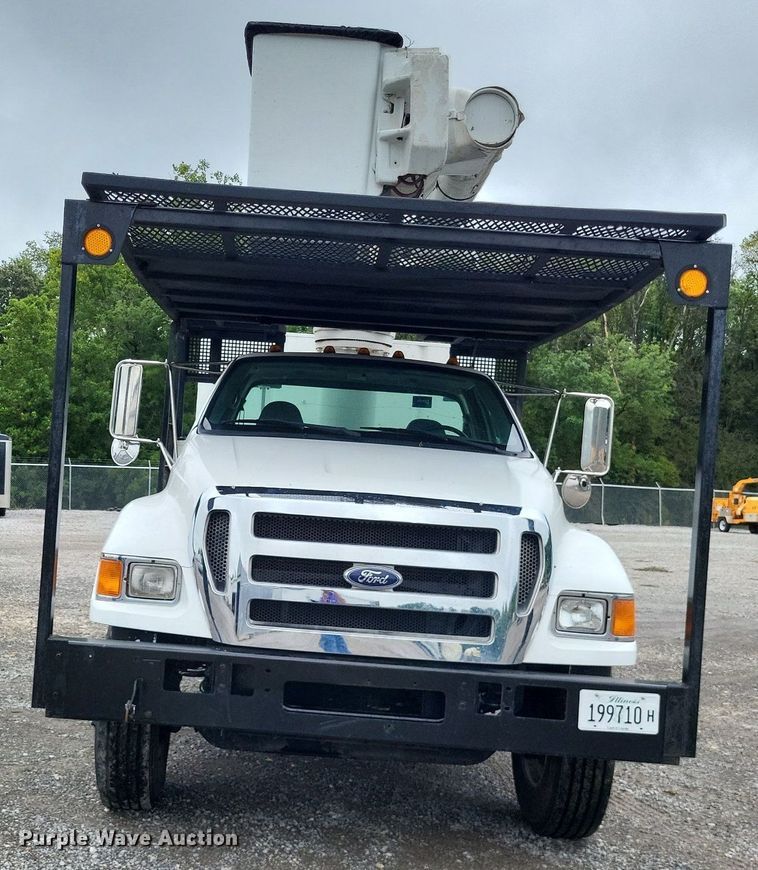 image for item LS9621 2010 Ford F750 Super Duty XL  forestry bucket truck