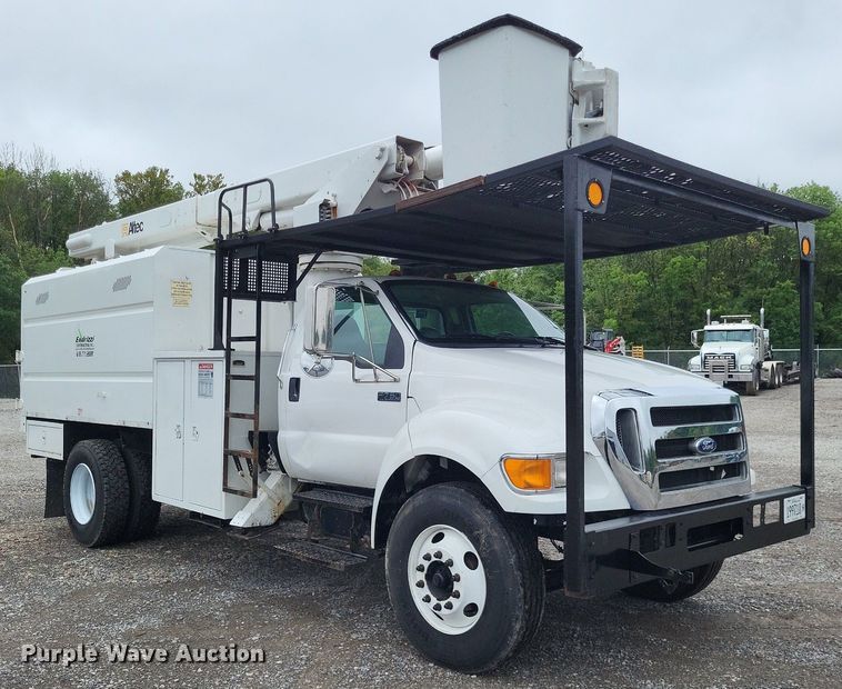 image for item LS9621 2010 Ford F750 Super Duty XL  forestry bucket truck