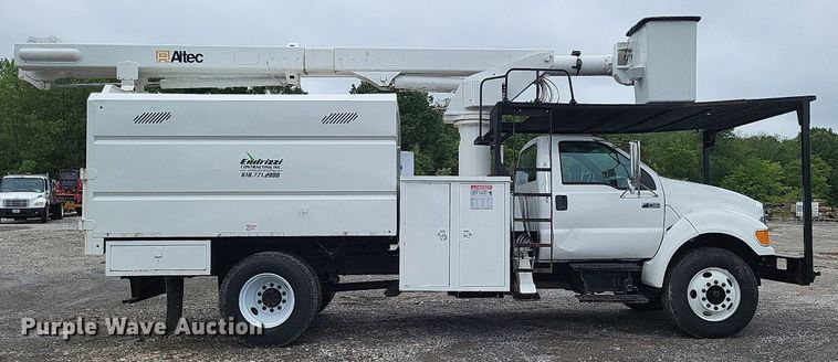 image for item LS9621 2010 Ford F750 Super Duty XL  forestry bucket truck