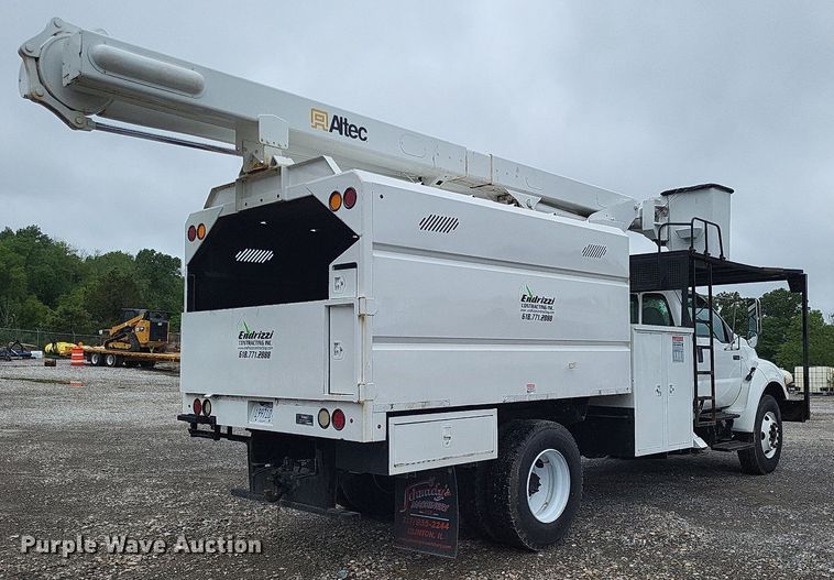 image for item LS9621 2010 Ford F750 Super Duty XL  forestry bucket truck