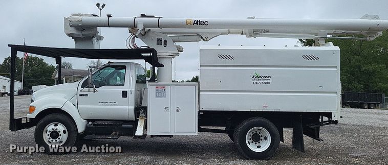 image for item LS9621 2010 Ford F750 Super Duty XL  forestry bucket truck