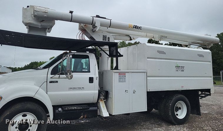 image for item LS9621 2010 Ford F750 Super Duty XL  forestry bucket truck