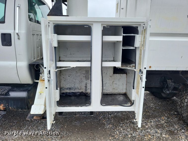 image for item LS9621 2010 Ford F750 Super Duty XL  forestry bucket truck