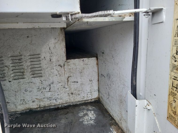 image for item LS9621 2010 Ford F750 Super Duty XL  forestry bucket truck