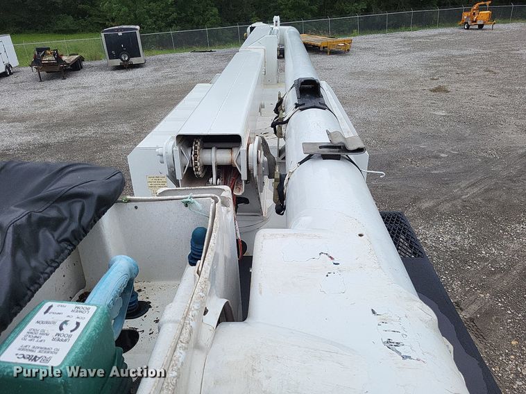 image for item LS9621 2010 Ford F750 Super Duty XL  forestry bucket truck