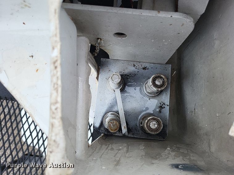 image for item LS9621 2010 Ford F750 Super Duty XL  forestry bucket truck