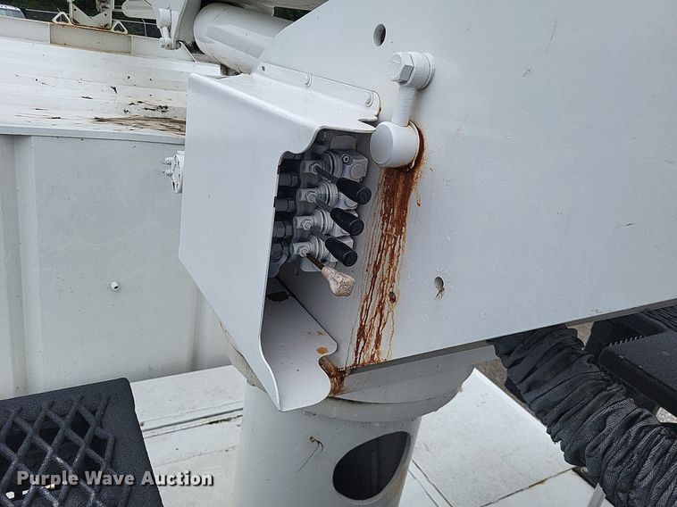 image for item LS9621 2010 Ford F750 Super Duty XL  forestry bucket truck