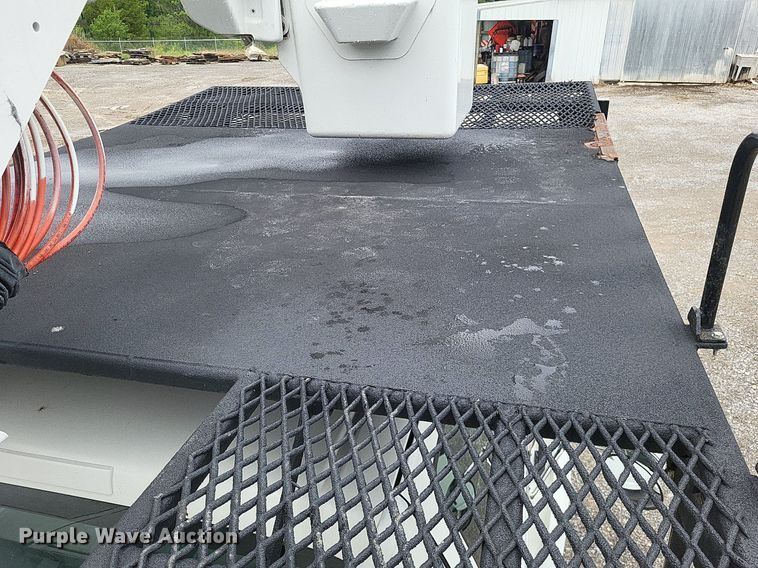 image for item LS9621 2010 Ford F750 Super Duty XL  forestry bucket truck