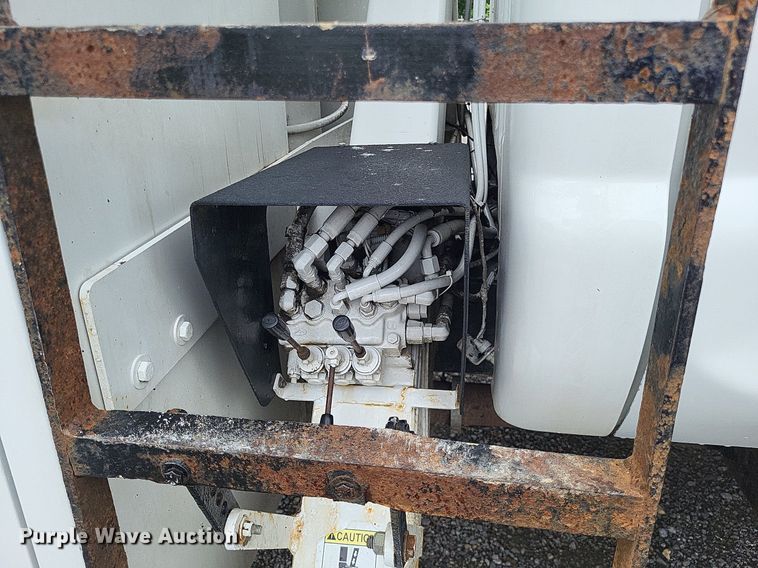 image for item LS9621 2010 Ford F750 Super Duty XL  forestry bucket truck