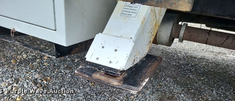 image for item LS9621 2010 Ford F750 Super Duty XL  forestry bucket truck