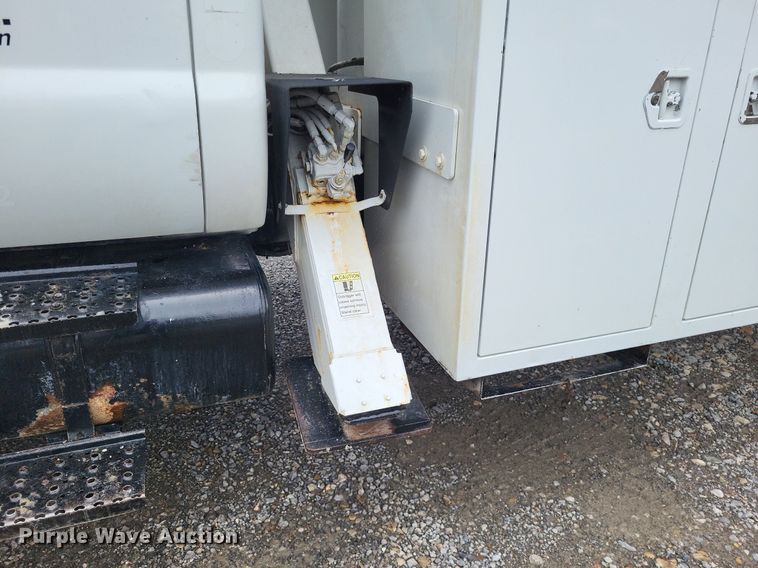 image for item LS9621 2010 Ford F750 Super Duty XL  forestry bucket truck